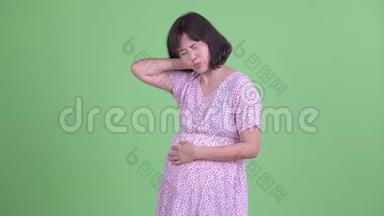 患有颈部疼痛的亚洲孕妇