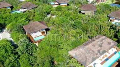 巴西普拉亚多福特热带森林带游泳池的豪华别墅鸟瞰图