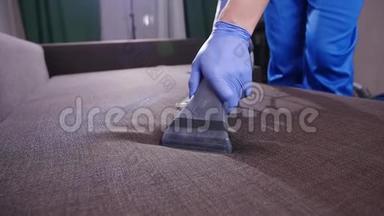家和办公室保洁理念.. 专业湿沙发清洗
