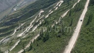蜿蜒曲折的蛇形公路<strong>通行证</strong>，山景，自驾车旅游.. 4k