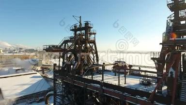 冬天，苏联在尼兹尼<strong>塔吉尔</strong>被摧毁的工厂。