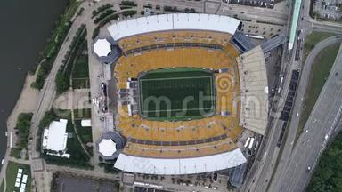 宾夕法尼亚州匹兹堡足球体育场鸟瞰图。 从天空三中观看体育场