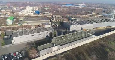 大型工业综合体俯视图，现代化工厂临湖无人驾驶飞机观景图