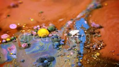 抽象色彩丰富的丙烯酸<strong>涂料</strong>在水上蔓延
