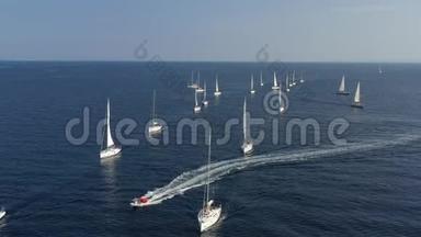 从帆船<strong>参赛者</strong>的队伍出发，是一场在克罗地亚举行的帆船比赛，反映了帆船的风采