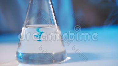 <strong>实验室化学</strong>测试，<strong>实验室化学</strong>液体测试科学家。