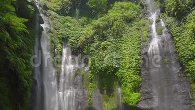 巴厘岛最大的瀑布-塞库普尔瀑布。 旅游巴厘岛概念..