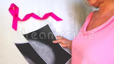 国际标志<strong>乳腺</strong>癌宣传月10月.. 缎粉色丝带意识复制空间。 妇女`保健