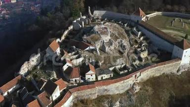 鸟瞰Risnov<strong>城堡</strong>堡垒老墙遗址.. 罗马尼亚。 无人机4k<strong>视频</strong>