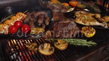端着火舌烤荤菜.. 烤鸡、牛排、排骨、烤肉串、烤蔬菜