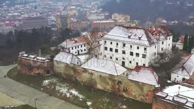 在罗马尼亚特兰西瓦尼亚的布拉索夫中世纪塞塔蒂城堡的鸟瞰<strong>图</strong>。 4K无人机视频。 顶部视<strong>图</strong>
