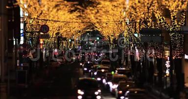 东京Shibuya市中心的一条夜间微型照明街道倾斜