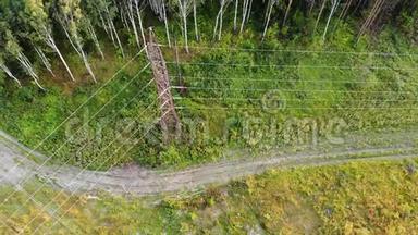 位于森林中的电力线路的高空俯视4k视图
