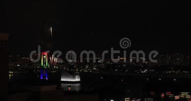 东京市区彩虹桥附近的夜间烟火