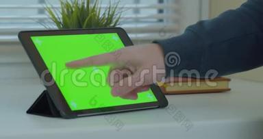 使用绿色屏幕平板电脑上网。 关闭色度屏幕。