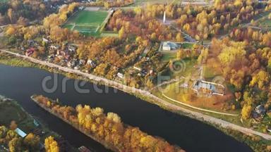 格罗德诺，白俄罗斯。 鸟瞰`Hrodna城市景观天际线。 在晴朗的秋日，卡洛扎教堂。 Sts教会
