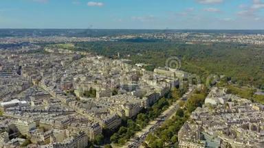 法国巴黎-2019年5月：无人驾驶<strong>飞机</strong>俯瞰巴黎市<strong>中</strong>心。 <strong>城市</strong>的历史部分有风景。
