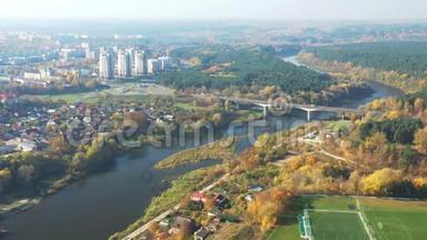格罗德诺，白俄罗斯。 鸟瞰`Hrodna城市景观天际线。 阳光明媚的秋日住宅小区