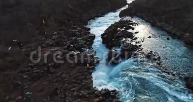 著名的冰岛，其美丽迷人的独特景观，河流，山脉，冰川和瀑布的空中拍摄
