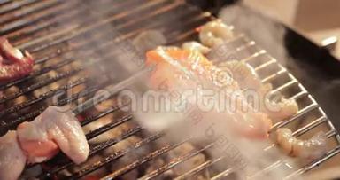 格子上有烤鱼、<strong>木桩</strong>、赤焰、红煤、烟、柴、厨子手准备煤