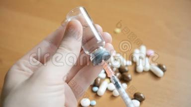 医生`用手给注射器注射疫苗，准备注射给病人