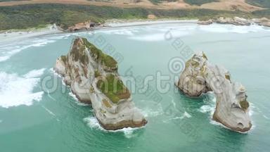 新西兰南岛著名的旅游胜地瓦拉里基海滩著名的岩层
