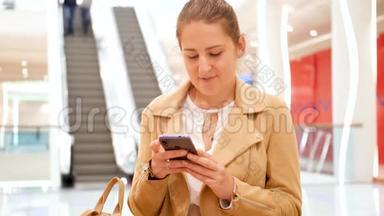 在商场自动扶梯旁坐在长凳上，给她输入信息的4k段画面