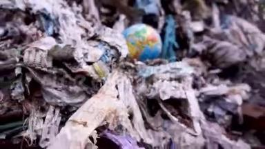 地球在垃圾里。 <strong>到处都是</strong>塑料。 生态。