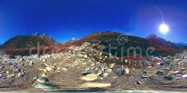 尼泊尔丁波切和帕勒赫村的4KVR，珠穆朗玛峰大本营轨道的基本点。 EBC. 佛教佛塔