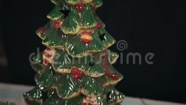 瓷质圣诞树，有彩绘的，传统`除夕装饰..