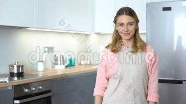 家庭主妇，提供<strong>厨具</strong>，烹饪课程广告，菜单模板