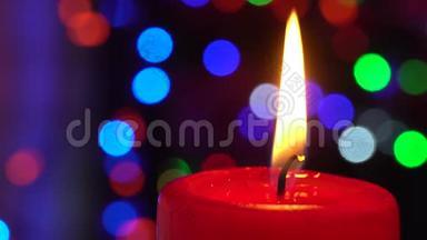 新年和圣诞庆祝圣诞礼物在大气灯光圣诞装饰与蜡烛