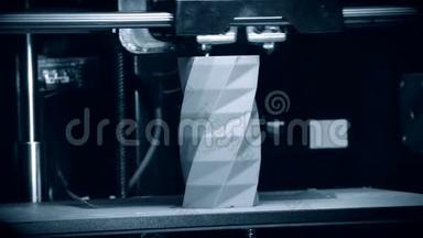 3D打印机工作。 熔融沉积<strong>模型</strong>，FDM。 3D型打印机