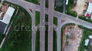 高空俯视无人机拍摄的高速公路，交通枢纽的空中镜头。