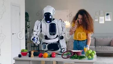 一个女孩在电话里说话，而一个机器人在做饭。 未来主义概念。