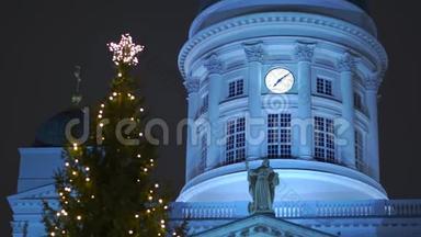 圣诞树和参议院大楼背景在芬兰赫尔辛基，4k