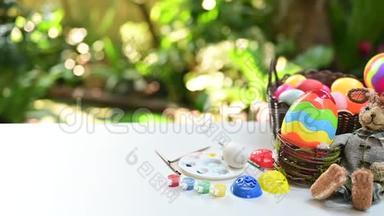 复活节快乐。 五彩缤纷的彩画彩蛋，在四月庆祝。 为家庭庆祝活动做准备和绘画