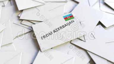 <strong>信封</strong>与来自阿塞拜疆的文本在一堆其他<strong>信封</strong>上。 国际邮件相关概念三维动画