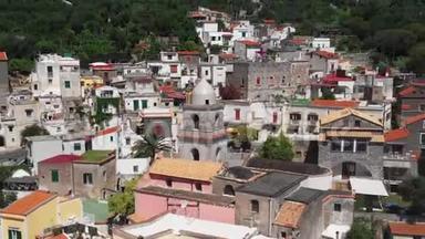 鸟瞰Nerano村，意大利南部一个小镇的基础设施，旧房子，夏日，旅行和度假。