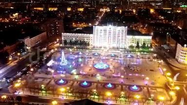 哈巴罗夫斯克，列宁广场。 从顶部的视图。 用无人机拍摄的。 <strong>城市</strong>主要圣诞树的景色
