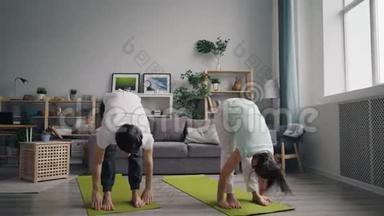 美丽的一对夫妇在家做<strong>瑜伽</strong>，练习<strong>瑜伽垫</strong>，集中练习