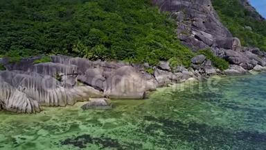 在拉迪格与塞舌尔奇妙的岩石和克里斯特海滩达金特4K的自然日的奇妙景观