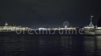 圣彼得堡涅瓦河美丽的夜景，灯火通明