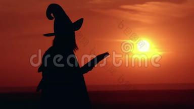 穿着<strong>漂亮衣服</strong>戴帽子的女孩，女巫拿着书看日出