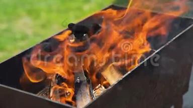 烧烤炉或烧烤炉用木材烧烤炉烧火