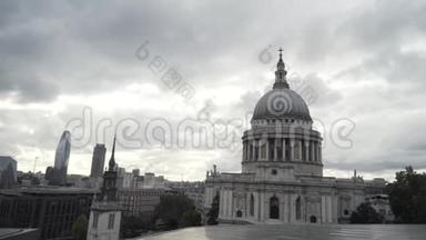 伦敦市圣保罗大教堂大圆顶`美丽景色.. 行动。 圣保罗`大教堂是