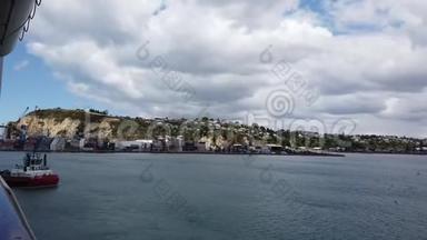新西兰Duned in繁忙的港口码头和港口的游轮