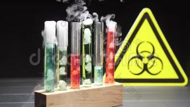 在生物<strong>危险标志</strong>的背景下，用不同颜色的沸腾液体的玻璃试管。