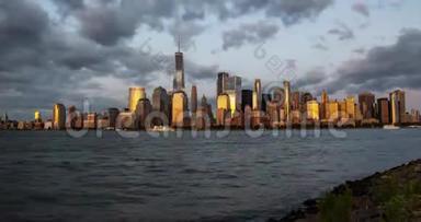 曼哈顿天际线的时间推移在日落日夜转换。纽约城市景观时间点