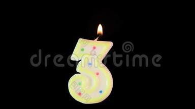 蜡烛的形状为3号三烧伤。